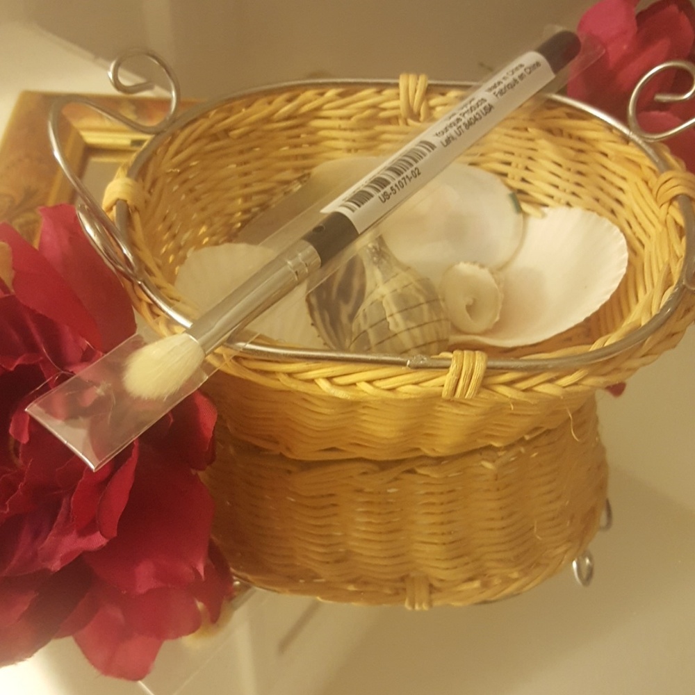 1 younique professional fluffy crease brush